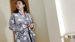 Invitation to sleep in friend's mother house after being kicked out